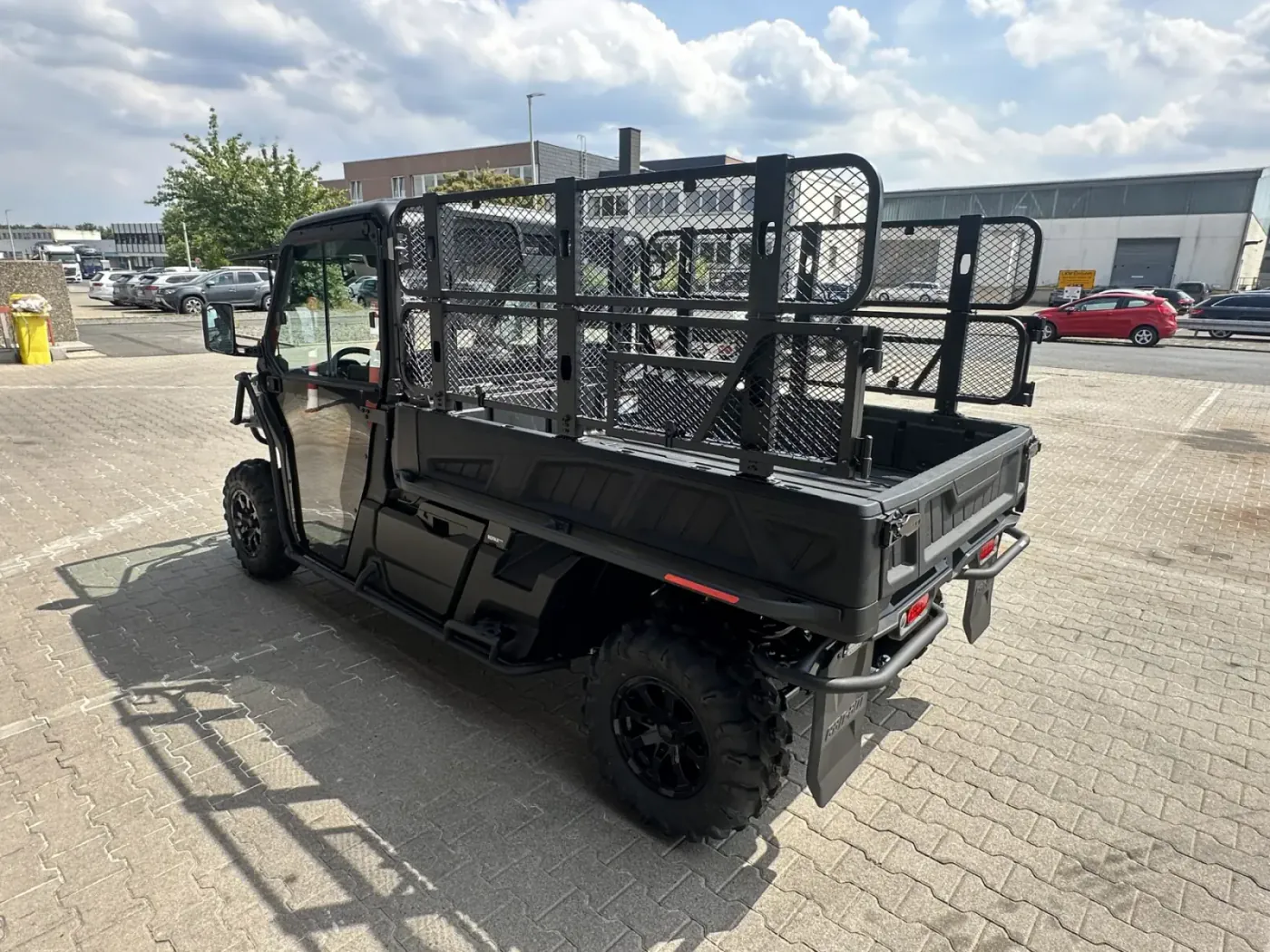 BRP Can-Am Kipper mit Allrad – weitere Seitenansicht