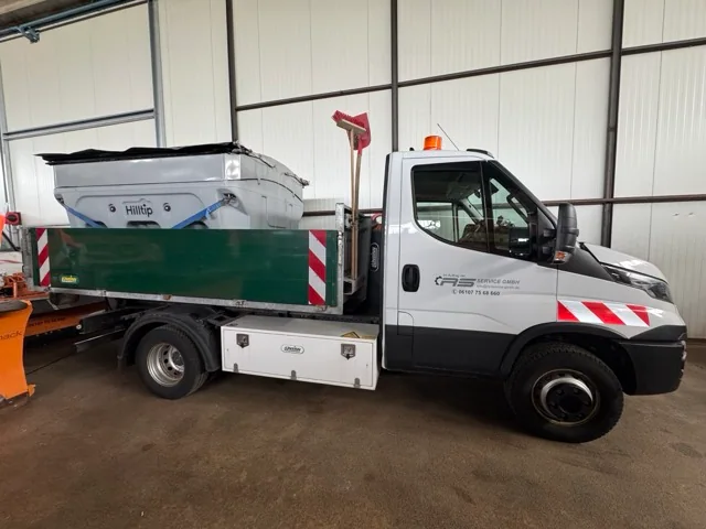 IVECO 70C18 Abroller – Seitenansicht
