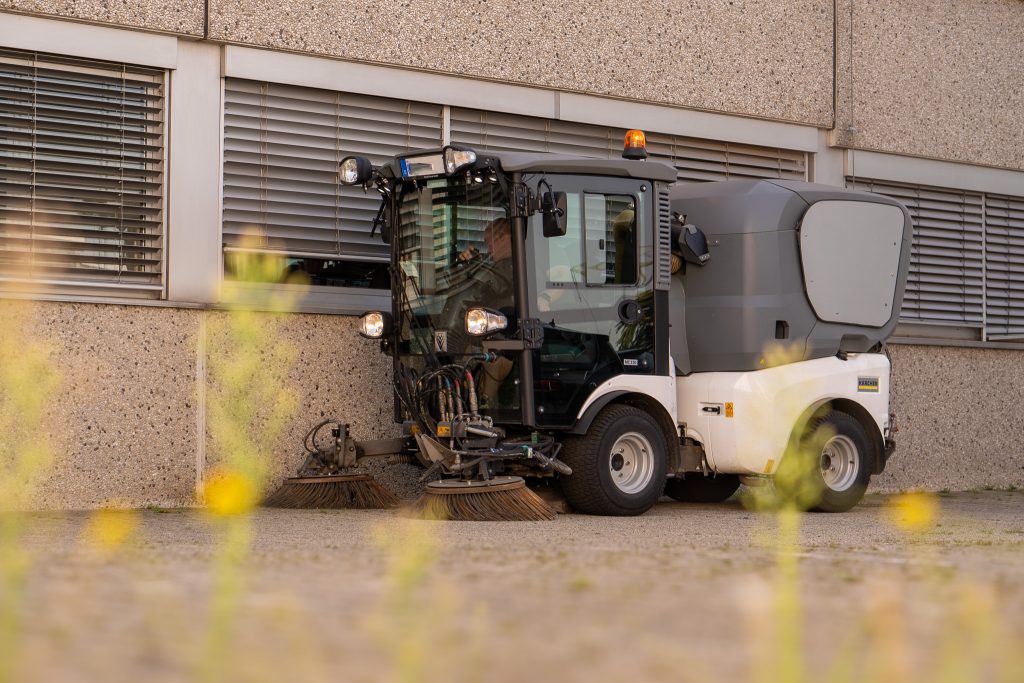 Fahrende Kehrmaschine.